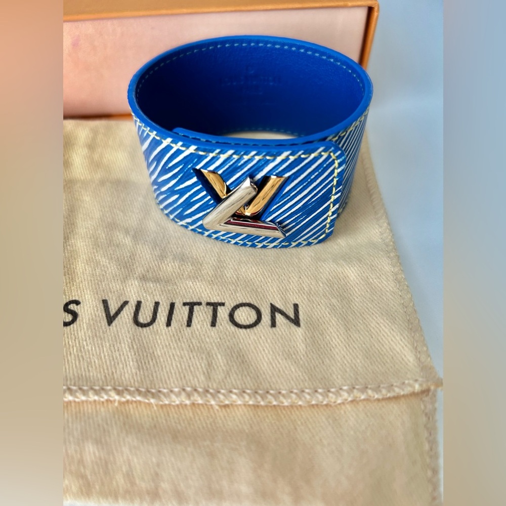 LOUIS VUITTON Twist Bracelet - Picture 3 of 7